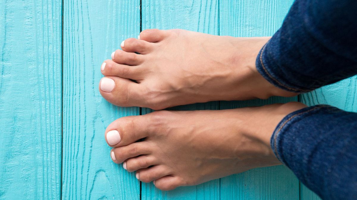 Проверка на фактите: Плоските стъпала носят ли здравословни проблеми?
