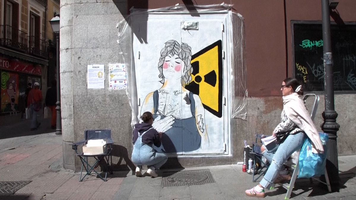 Pinta Malasaña: Street artists turn Madrid into open-air gallery for urban art festival thumbnail