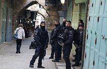 Kudüs'ün Eski Kent bölgesinde bekleyen İsrail güvenlik güçleri (arşiv) 
