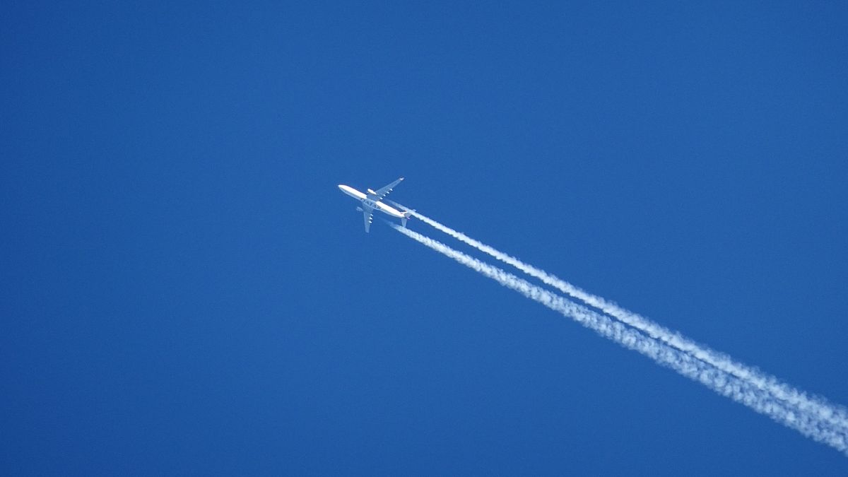 Airlines lobby against EU plan to monitor non-CO2 emissions from flights thumbnail