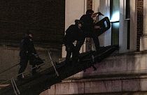 La Policía de Nueva York irrumpe en el campus de Columbia.