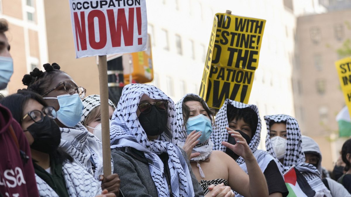 Rendőrök tisztították meg a Columbia Egyetemet a palesztinpárti tüntetőktől