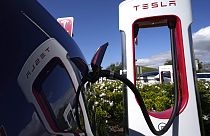 Tesla yaygın şarj istasyonu ağını diğer otomobil üreticilerine açma kararı aldı