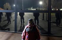 Sırbistan-Macaristan sınırında bir göçmen çocuk