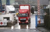 شاحنة تنقل بضائع إلى بريطانيا