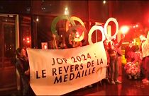 Durante la manifestazione del primo maggio un gruppo di manifestanti hanno protestato contro le Olimpiadi che si svolgeranno a Parigi in estate 