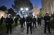 Bevetés előtt: rendőri felvonulás a UCLA campusán
