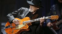 Grammy-winning ‘Peter Gunn’ guitarist Duane Eddy dies aged 86 