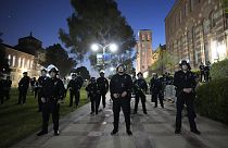 Yüzlerce polis, ABD'nin Los Angeles kentinde bulunan Kaliforniya Üniversitesi (UCLA) yerleşkesine sevk edildi
