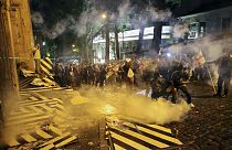 Gürcistan'ın başkenti Tiflis'te "Rus yasası" olarak bilinen tasarıyı protesto eden göstericiler polis şiddetiyle karşılaştı