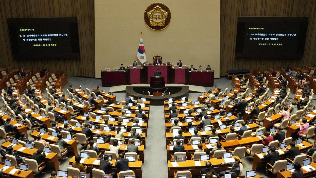 Güney Kore parlamentosu 2022 Cadılar Bayramı izdihamının yeniden soruşturulmasını onayladı