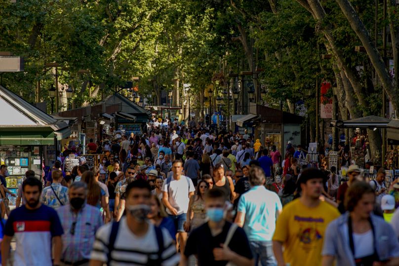 Las Ramblas in Barcelona zieht sowohl Besucher als auch Taschendiebe an.