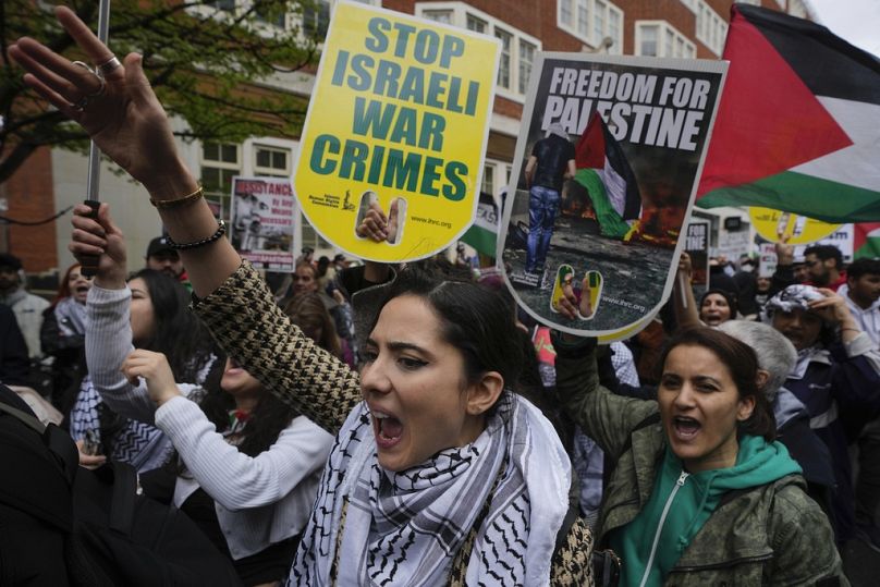 Manifestantes propalestinos participan en una manifestación con motivo del Día de Al Quds, en Londres, el viernes 5 de abril de 2024.