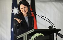Die deutsche Außenministerin Annalena Baerbock spricht am Freitag, 3. Mai 2024, in Adelaide während einer Zeremonie anlässlich der Rückgabe von vier bedeutenden Kulturgütern.