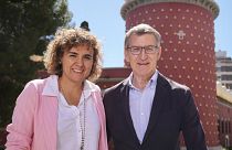 El líder del PP, Alberto Núñez Feijóo, y la principal candidata europea del partido, Dolors Montserrat, en Figueres este viernes