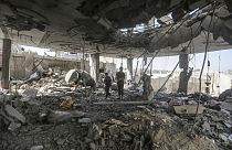 La destrucción tras un ataque en el hospital de Al Aqsa en la ciudad de Deir Al Balah.