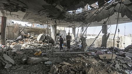 La destrucción tras un ataque en el hospital de Al Aqsa en la ciudad de Deir Al Balah.