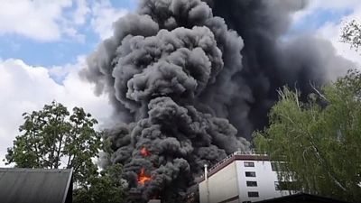 Explosión en fábrica en Berlín crea una gran nube de humo tóxica
