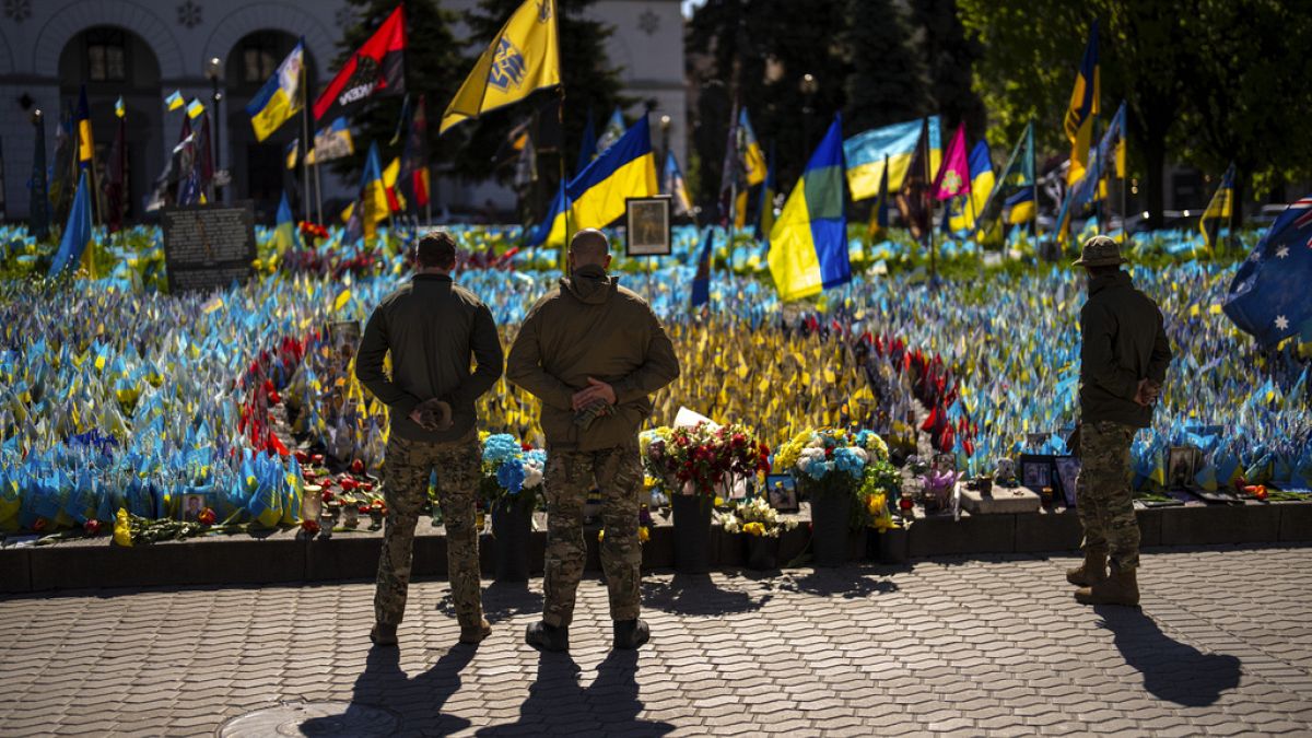 Russian forces execute surrendering Ukrainian soldiers: Human Rights Watch report thumbnail