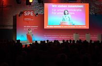 Katarina Barley, candidate principale du SPD pour l'UE, s'exprimant à la tribune
