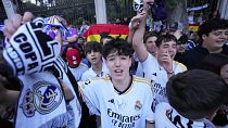Real-szurkolók ünnepelnek Madridban 2024.05.04-én.  