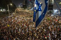 La gente protesta contra el gobierno del primer ministro israelí, Benjamin Netanyahu, y pide la liberación de los rehenes retenidos en Gaza, Tel Aviv, Israel, el 4 de mayo de 2024.