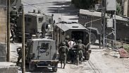 الجيش الإسرائيلي يعتقل شبانا فلسطينيين في بلدة دير الغصون بمدينة طولكرم شمال الضفة الغربية المحتلة