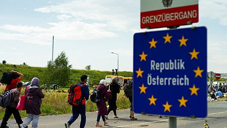 Magyarországról Ausztriába tartó bevándorlók a 2015-ös menekültválság idején