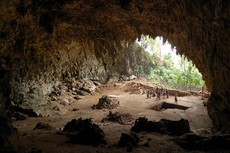 انسان‌های شکارچی- گردآورنده عمدتا در غارها زندگی می‌کردند
