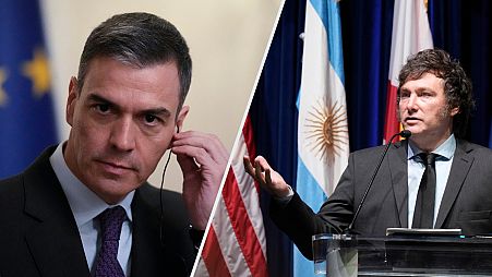 Elaboración Euronews. Izquierda: Pedro Sánchez durante una rueda de prensa el 16 de abril de 2024. Derecha: Javier Milei hace un discurso en EE.UU. el 11 de abril de 2024.