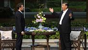 El presidente chino, Xi Jinping, a la derecha, y el presidente de Francia, Emmanuel Macron, en la residencia del gobernador de la provincia de Guandong en Guangzhou (China). 7 de abril de 2023.