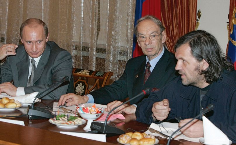Vlagyimir Putyin, Alekszej Batalov színész és Emir Kusturica az elnök Moszkva melleti rezidenciáján, 2007-ben