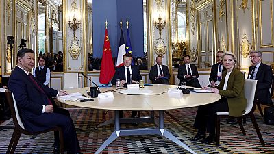 Le président chinois Xi Jinping, le président français Emmanuel Macron et la présidente de la Commission européenne Ursula von der Leyen à Paris le 6 mai 2024. 