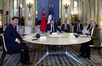 Президент Франции, председатель КНР и глава Еврокомиссии принимают участие в трёхсторонней встрече в Елисейском дворце, 6 мая 2024 года.