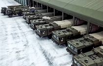 Arşiv: Rus ordusunun İskander füze fırlatıcıları ve destek araçları Rusya'daki tatbikatlar için konuşlanmaya hazırlanıyor, 25 Ocak 2022
