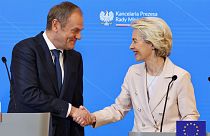 Donald Tuks y Ursula von der Leyen pertenecen a la misma familia política, el Partido Popular Europeo (PPE), de centro-derecha,