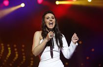 Η τραγουδίστρια Τζαμάλα, νικήτρια της Eurovision στην Ουκρανία, εμφανίζεται κατά τη διάρκεια συναυλίας στο Κίεβο, 2016