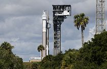 Boeing'in Atlas V roketi üzerindeki Starliner kapsülü Uzay Fırlatma Kompleksi 41'deki fırlatma rampasına doğru yola çıktı