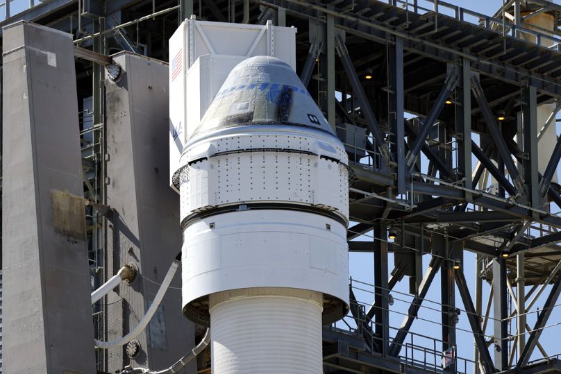 Boeing&apos;in Atlas V roketi zerindeki Starliner kapsl yaklaan grevi iin hazr bekliyor
