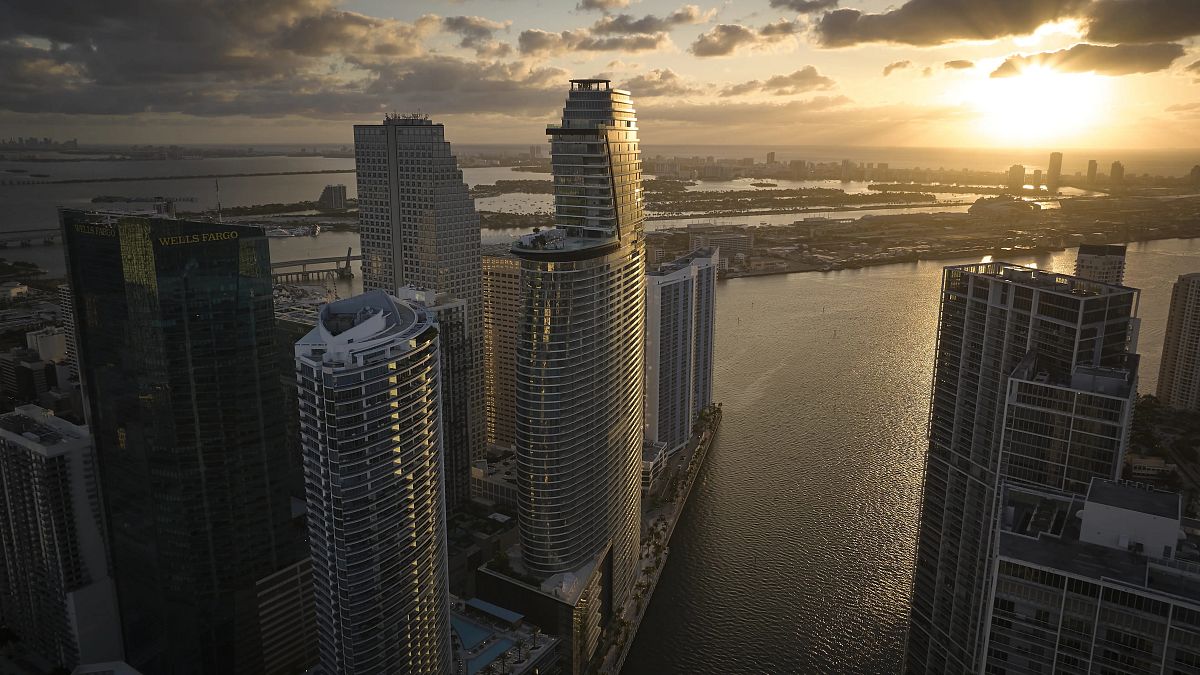 Luxury car manufacturer Aston Martin unveils residential skyscraper in downtown Miami thumbnail