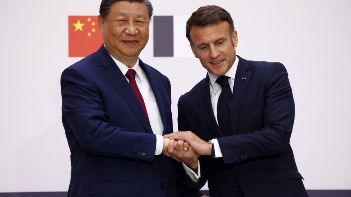 ماكرون وفون دير لاين يلتقيان بالرئيس الصيني شي جينبينغ في باريس