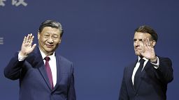 Президент Франции Эммануэль Макрон и председатель КНР Си Цзиньпин на 6-м заседании Франко-китайского делового совета в Париже, 6 мая 2024 г.