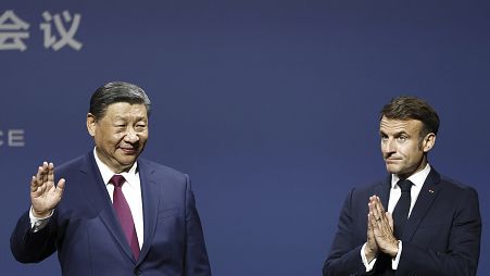 الرئيس الفرنسي إيمانويل ماكرون والرئيس الصيني شي جين بينغ في باريس. 2024/05/06