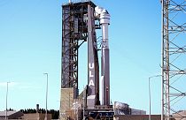 La cápsula Starliner de Boeing sobre un cohete Atlas V se prepara para su próxima misión en el Complejo de Lanzamiento Espacial 41 de la Estación Espacial de Cabo Cañaveral.