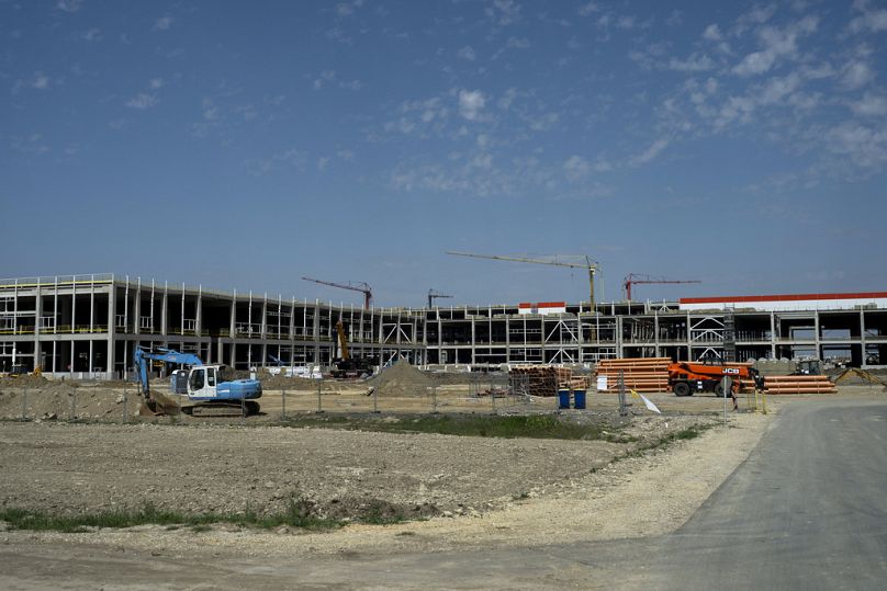 Construction d'une usine de batteries pour véhicules électriques par la société chinoise CATL à Debrecen, en Hongrie, le dimanche 5 mai 2024.