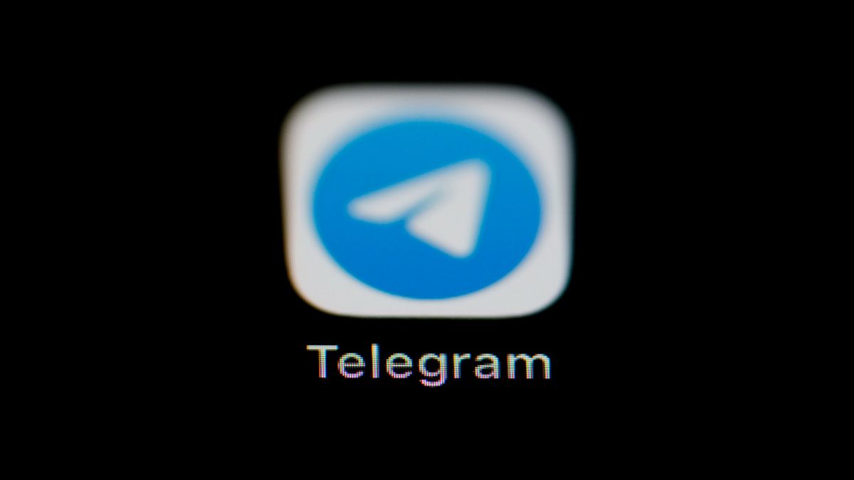 رمز تطبيق تلغرام  للمراسلة الفورية على هاتف ذكي.