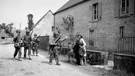 خوشامدگویی اهالی نرماندی فرانسه به سربازان آمریکایی در ژوئن ۱۹۴۴