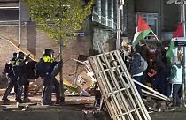 Die Polizei nahm etwa 125 Aktivisten fest, als sie am 7. Mai 2024 ein pro-palästinensisches Demonstrationscamp an der Universität von Amsterdam, auflöste.