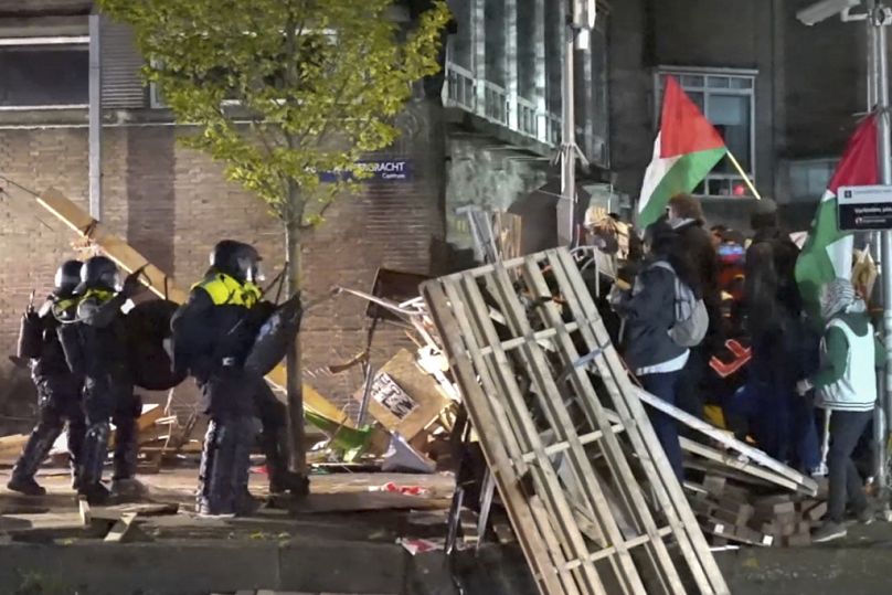 Amsterdam Üniversitesi&apos;ndeki Filistin&apos;e destek gösterisinde 125 kişi gözaltına alındı