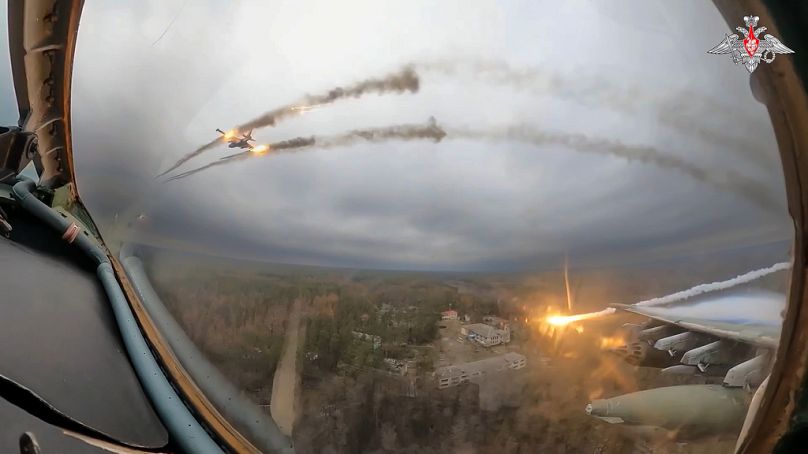دو جنگنده روسیه مواضع اوکراین را هدف می‌گیرند